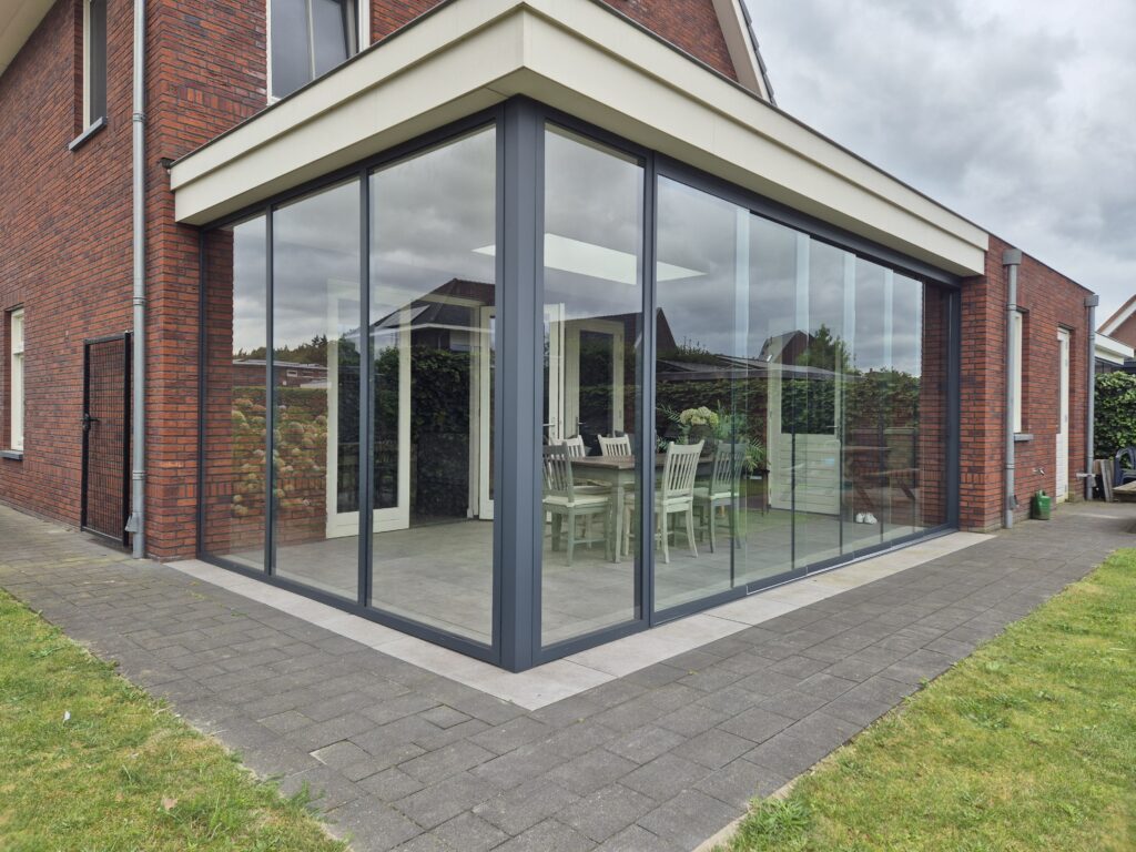 vaste glazen wand
